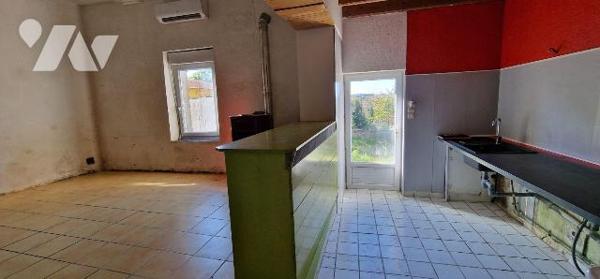 Maison à Vendre centre ville de Thouars (79100) 

Surface habitable  d'environ 53 m² sur un t...