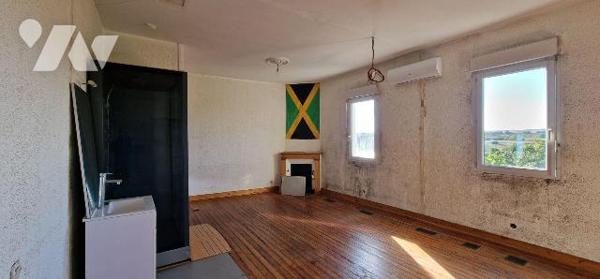 Maison à Vendre centre ville de Thouars (79100) 

Surface habitable  d'environ 53 m² sur un t...