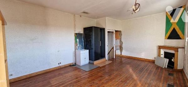 Maison à Vendre centre ville de Thouars (79100) 

Surface habitable  d'environ 53 m² sur un t...