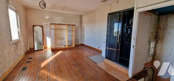 Maison à Vendre centre ville de Thouars (79100) 

Surface habitable  d'environ 53 m² sur un t...