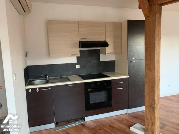 Appartement lumineux centre de Sainte Ménéhould de  82 m² avec ascenseur. Deux chambres.