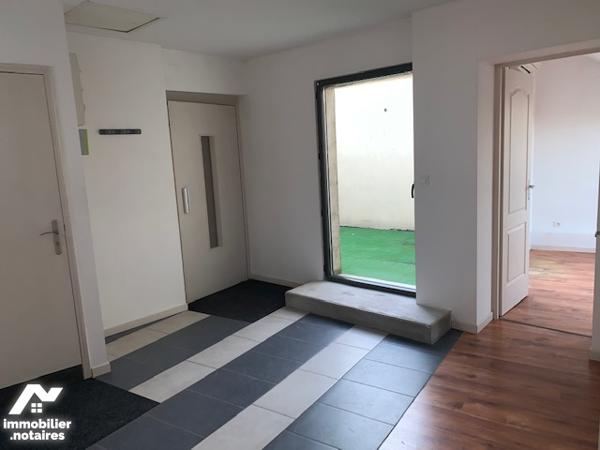 Appartement lumineux centre de Sainte Ménéhould de  82 m² avec ascenseur. Deux chambres.