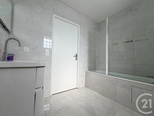 Appartement F4 à vendre  4 pièces - 80 m 2   MONTMAGNY  - 95