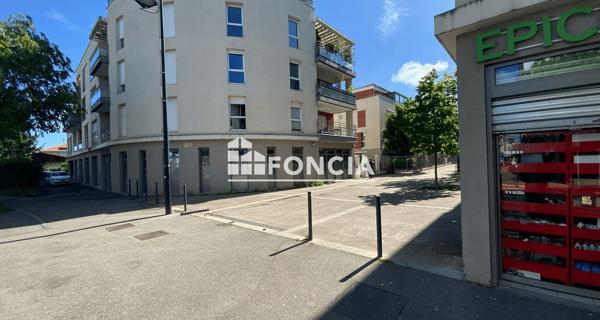 Location Parking 10 m² - Meyzieu 69330