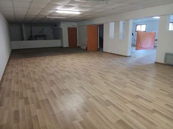 Immeuble Saint Denis Du Maine 28 pièce(s) 1350 m2