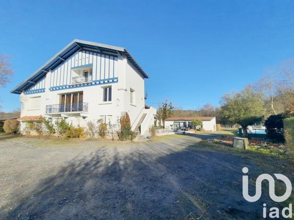 Maison 11 pièces de 466 m² à Lourdes (65100)