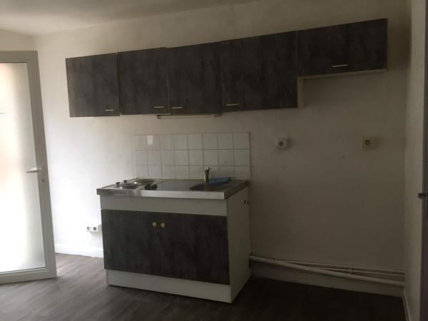 Exclusivité logéhome : immeuble avec 5 appartements et garage 100m2 libre, proche gare