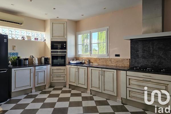 Maison à vendre 9 pièces 220 m² Arles