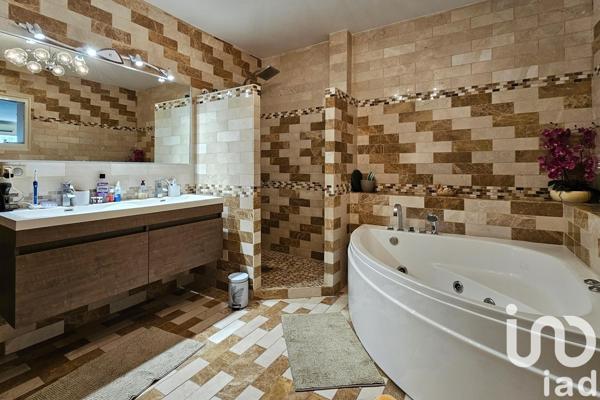 Maison à vendre 9 pièces 220 m² Arles