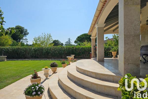 Maison à vendre 9 pièces 220 m² Arles