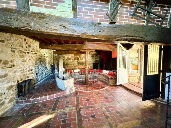 MAISON À COLOMBAGES AVEC DÉPENDANCE - JARDIN CLOS - TERRAIN D'ENVIRON 6500m² -SAINT-DENIS-DE-MAILLOC (14100)