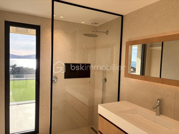 Maison contemporaine de 262,49 m²