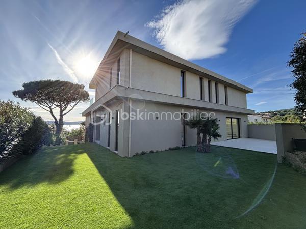 Maison contemporaine de 262,49 m²