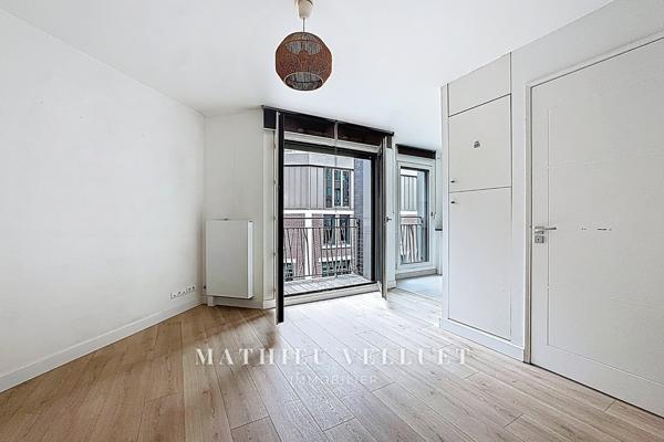 Paris (75018) Paris 18ème, Grandes-Carrières, Studio 24.5m2 au 3ème étage avec asc., vue dégagée et balcon