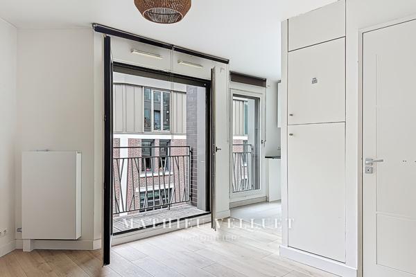 Paris (75018) Paris 18ème, Grandes-Carrières, Studio 24.5m2 au 3ème étage avec asc., vue dégagée et balcon