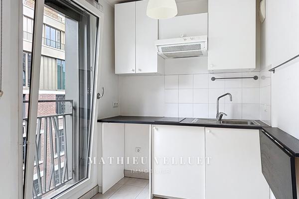 Paris (75018) Paris 18ème, Grandes-Carrières, Studio 24.5m2 au 3ème étage avec asc., vue dégagée et balcon