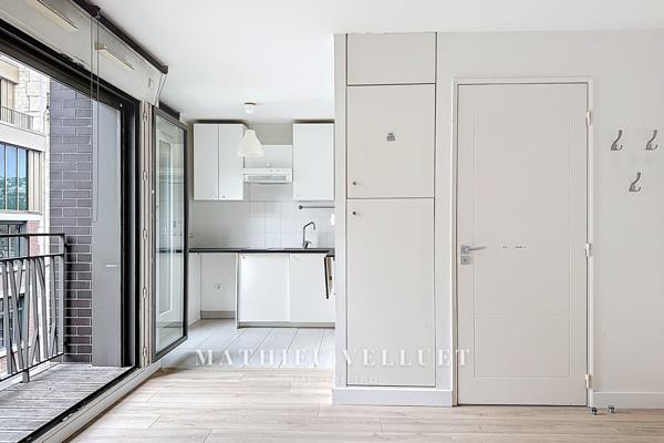 Paris (75018) Paris 18ème, Grandes-Carrières, Studio 24.5m2 au 3ème étage avec asc., vue dégagée et balcon