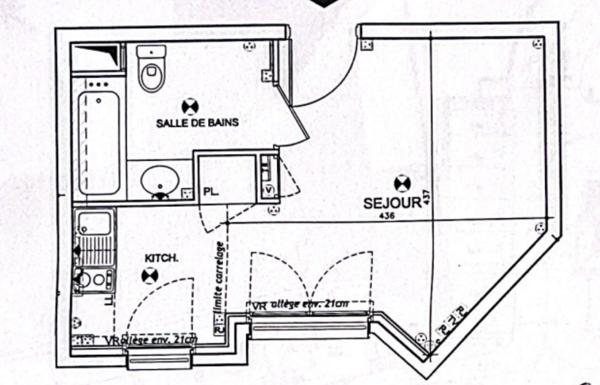 Paris (75018) Paris 18ème, Grandes-Carrières, Studio 24.5m2 au 3ème étage avec asc., vue dégagée et balcon