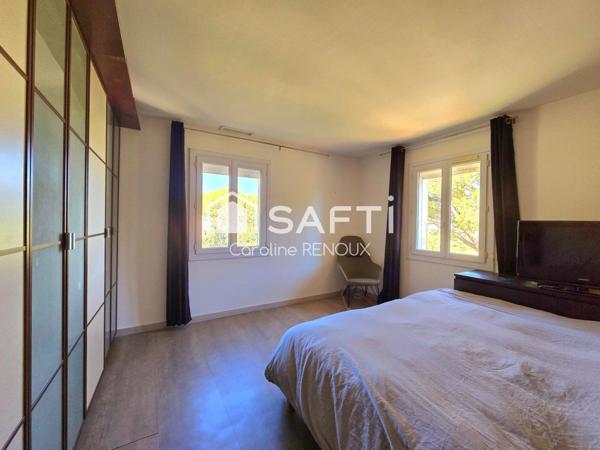 Villa des années 90 sur 1000 m² de terrain en restanques avec piscine