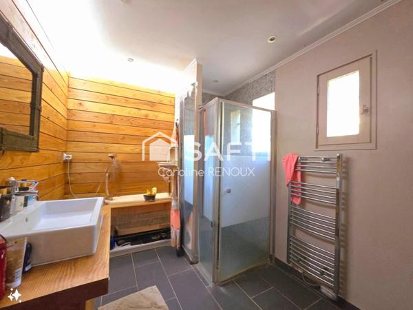 Villa des années 90 sur 1000 m² de terrain en restanques avec piscine