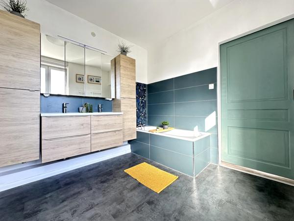 Maison 3 chambres dont une suite parentale, 2 garages