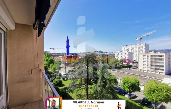 Appartement T4 avec Double Séjour et Balcon