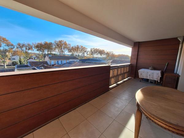 EXCLUSIVITE - Au calme, T3 de 63 m2 terrasse de 28 m2 vue Sainte Victoire Résidence sécurisée