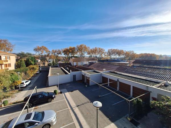 EXCLUSIVITE - Au calme, T3 de 63 m2 terrasse de 28 m2 vue Sainte Victoire Résidence sécurisée