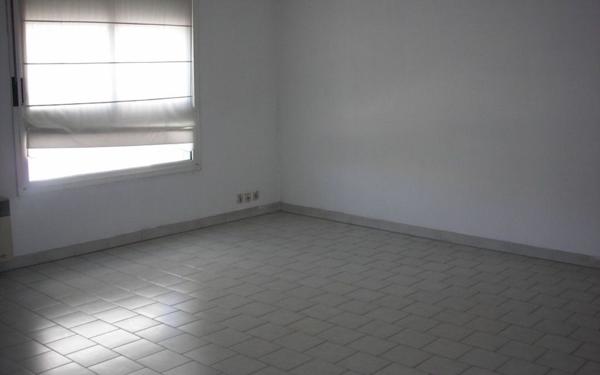 Appartement à louer    1 pièce • 29 m2 Nîmes