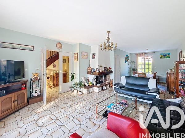 Maison à vendre 6 pièces 131 m² Saint-Fargeau-Ponthierry