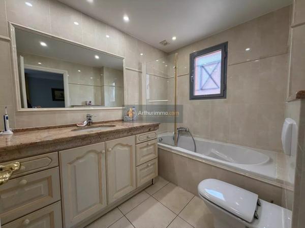 Vente Appartement 4 pièces 107 m2 à Saint-Raphaël