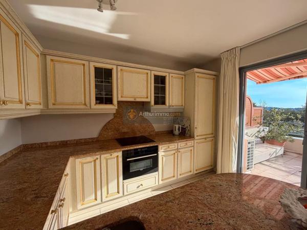 Vente Appartement 4 pièces 107 m2 à Saint-Raphaël