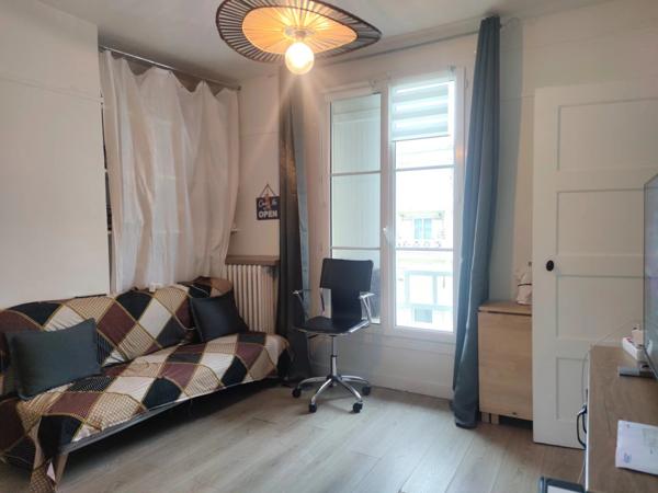Vente                                                      Appartement
                        
                     2 pièces                      33 m2                     à Colombes