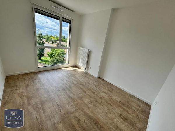 Appartement à louer 3 pièces 65.95m² Tours (37200)