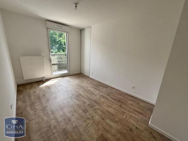Appartement à louer 3 pièces 65.95m² Tours (37200)