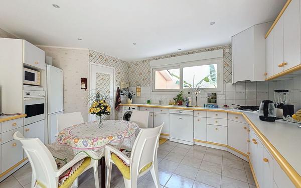 Maison à vendre    8 pièces • 200 m2 Anglet