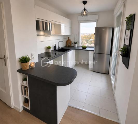 Situé au cœur du secteur recherché de la Papeterie à Éragny-sur-Oise, cet agréable appartement de 58 m² offre un cadre de vie idéal, alliant tranquillité, modernité et proximité des services. 

L’appartement s’ouvre sur une entrée spacieuse menant à une belle pièce de vie lumineuse comprenant un séjour et une cuisine ouverte.

Deux chambres confortables viennent compléter l’espace nuit, ainsi qu’une salle de bain fonctionnelle et des toilettes séparées.
Vous profiterez également d’un agréable balcon, parfait pour se détendre ou partager un moment en extérieur.

•⁠  ⁠Belle luminosité et agencement optimisé
•⁠  ⁠À proximité immédiate des transports (RER A / Ligne J), écoles, commerces et bords de l’Oise
•⁠  ⁠Quartier apprécié pour sa qualité de vie
•⁠  ⁠Accès rapide à l'A15 et aux grands pôles commerciaux.
.