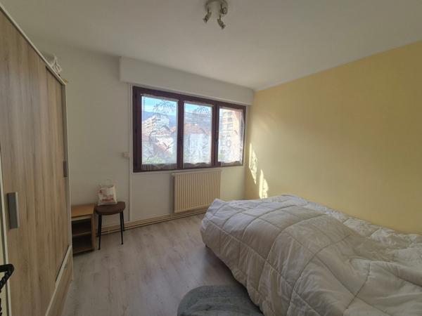 Nouveauté – T4 lumineux 82 m² avec balcon -Dernier étage - Vivre au calme avec vue montagnes - Secteur Jean-Jaurès