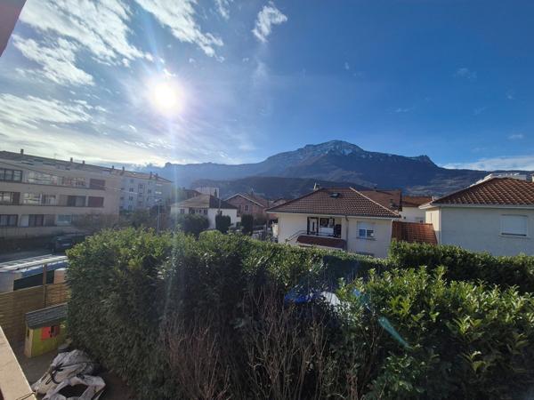 Nouveauté – T4 lumineux 82 m² avec balcon -Dernier étage - Vivre au calme avec vue montagnes - Secteur Jean-Jaurès