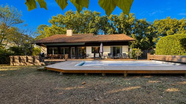 VILLA LUMINEUSE AVEC PISCINE