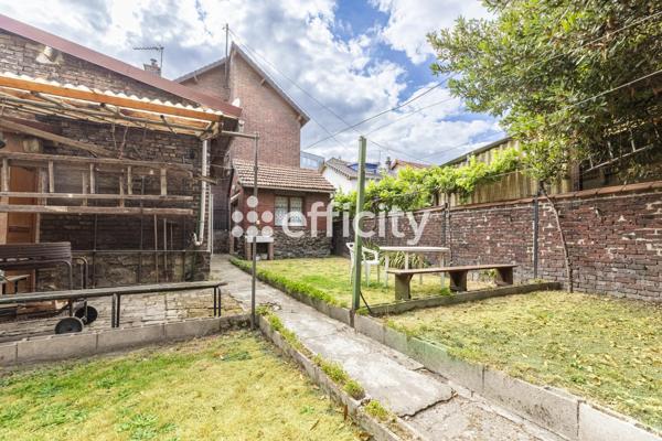 Maison
         3 pièces
        - 80 m² Exclusivité 436 800 € *