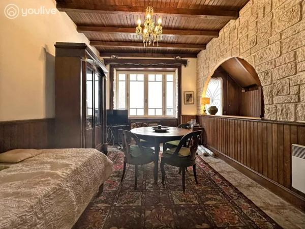 Maison dans le bourg de La Chaume