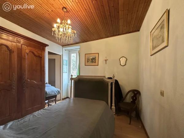 Maison dans le bourg de La Chaume