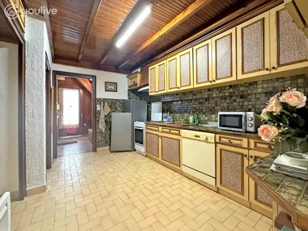 Maison dans le bourg de La Chaume