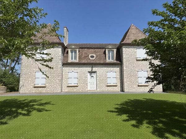 Grande maison familiale située dans un endroit calme, à proximité des commodités