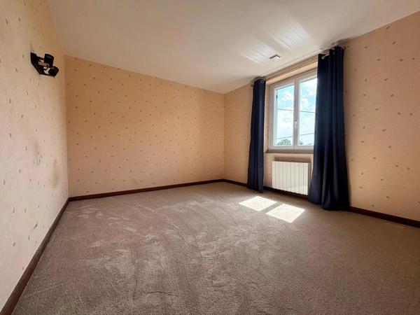 Grande maison familiale située dans un endroit calme, à proximité des commodités