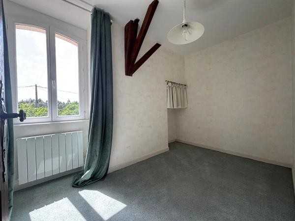 Grande maison familiale située dans un endroit calme, à proximité des commodités