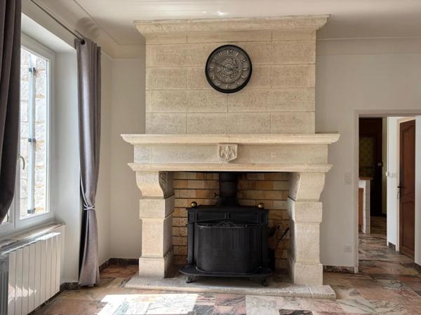 Grande maison familiale située dans un endroit calme, à proximité des commodités