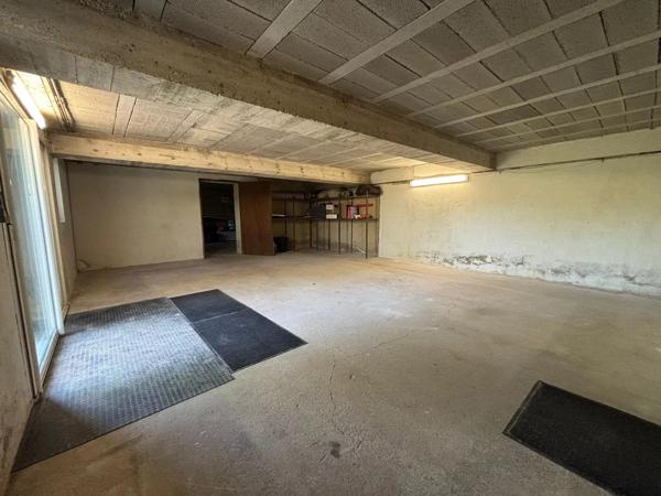 Grande maison familiale située dans un endroit calme, à proximité des commodités