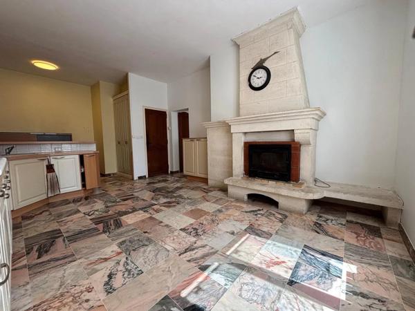 Grande maison familiale située dans un endroit calme, à proximité des commodités